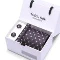 Luxus Herren Seide Krawatte und Einstecktuch Geschenkeset mit Manschettenknöpfen lila. - SB71