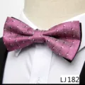 Nœud papillon jacquard homme vue détaillée, design motif rose élégant pour fête mariage. - Style Tissé Micro Point(12638-LJ182)