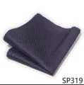 Vista detallada de un pañuelo de bolsillo morado con patrón y elegante textura. - 12356-SP319