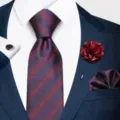 Conjunto de corbata de rayas para hombre con pañuelo de bolsillo flor de solapa y gemelos. - 12648-SF212