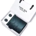 Klassieke donkergroene zijden stropdas en manchetknopen set in elegante witte geschenkdoos. - SB277