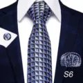 Elegante set di cravatta geometrica blu con fazzoletto per abbigliamento formale da uomo. - S6