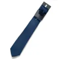 Set cravatta uomo blu scuro con fiore da risvolto e fazzoletto da taschino per matrimonio. - Blu scuro