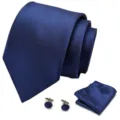 Gedetailleerde close-up van de donkerblauwe formele dassen set voor heren met manchetknopen. - Stijl S89