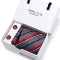 Cadeauset van zijden stropdas voor heren met grijs en rood gestreept patroon voor formele outfit. - SB237