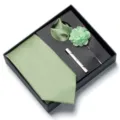 Set cravatta verde salvia fazzoletto da taschino bottoniera fermacravatta uomo. - Verde chiaro