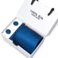 Blauwe zijden stropdas en manchetknopen cadeaupset voor heren met geometrisch patroon. - SB306