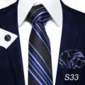 Set di cravatta rigata formale da uomo con fazzoletto da taschino e gemelli coordinati. - S33