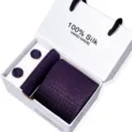 Luxe heren zijden das set met pocquet en bijpassende manchetknopen in een witte geschenkdoos. - SB319