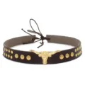 Westlicher Hutband-Detail aus braunem Leder mit goldenem Stierkopf und Nieten. - 3#