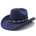 Gros plan détaillé du chapeau de cowboy en daim bleu avec un design unique de bande. - Taille unique / Bleu foncé