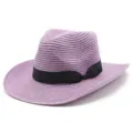 Vista dettagliata del cappello da sole estivo in paglia viola da donna con nastro nero. - Taglia unica / Viola