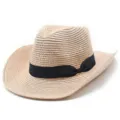 Vista dettagliata del cappello di paglia elegante con tesa curva e nastro nero raffinato. - Taglia unica / Rosa chiaro
