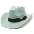 Dettaglio di cappello di paglia verde chiaro, stile cowboy estivo con tesa curva elegante. - Taglia unica / Verde chiaro