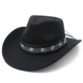 Dettaglio in primo piano del cappello da cowboy nero con fascia musicale e tesa larga. - Taglia unica / Nero