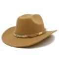 Primo piano di un cappello da cowboy in feltro marrone con fascia intrecciata, piuma e turchese. - Taglia unica / Kaki