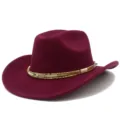 Dettaglio di un elegante cappello da cowboy in feltro rosso bordeaux con piuma e perline. - Taglia unica / Borgogna