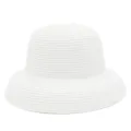 Gros plan montrant la texture tissée fine et le bord élégant de ce chapeau de soleil blanc. - Taille unique / Blanc