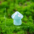 Mini figurine de champignon en resine lumineuse bleue pour micro-paysage de mousse 1.4cm - N° 5 bleu clair champignon lumineux