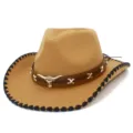 Vue détaillée d'un chapeau cowboy western en feutre kaki avec un emblème de taureau. - Taille unique / Kaki