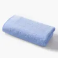 Hellblaue Baumwoll-Gesichtstuch, weiches und saugfähiges Handtuch für den täglichen Gebrauch. - Echt Mit Text / Hellblau