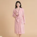 Albornoz de felpa de coral rosa para mujer, suave y absorbente con cinturón de ajuste cómodo. - Rosa