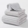 Set di asciugamani da bagno in pile corallo grigio rigato, morbidi e assorbenti per la casa. - Asciugamano (35*75cm) / Smoke