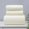 Korallenfleece Handtuch und Badetuch Set, ordentlich gestapelt in Cremeweiß, Vorderansicht Produktbild. - Handtuch (35*75cm) / Beige
