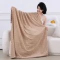 Einfarbige gestreifte Decke weiche kuschelige Pluesch Wohndecke fuer Sofa Bett 1 Stueck - 100*150cm / Kamelfarbener Flammgarn-Samt
