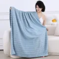 Hellblaue einfarbige strukturierte Kuscheldecke, weiche Decke für Sofa, Bett und gemütliche Tage. - 100*150cm / Blauer Flammgarn-Samt