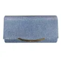 Detail der blauen Glitzer-Abendtasche mit einem eleganten goldenen, geschwungenen Metallverschluss. - TW083 Glatt Königsblau