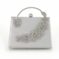 Silberne Glitzer-Abendtasche Detail mit funkelnden Strassblumen und Schmetterlings-Elementen. - 2307 Silber