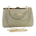Nahaufnahme der glitzernden Abendtasche mit elegantem goldenem Metallgriff und Kette. - TW192YL Gold