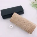 Detailansicht von Strass plissierten Abendtaschen in Schwarz und Champagnergold Farben. - TW114 Gold