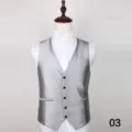 Gedetailleerd uitzicht op grijs heren kostuumgilet, elegante knopen voor formele look. - XL / Tops / Grijs