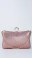 Glitzernde Strass Abendtasche Detail mit goldener Kette und Ringverschluss Party. - Rosa