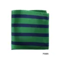 Detailopname van de groen met donkerblauwe gestreepte pochet voor formele herenkostuums. - Groen en Blauw Gestreept(PS68S)