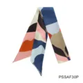 Nahaufnahme eines stilvollen geometrischen Farbdruck-Twilly-Schals für Taschen und Haare. - PSSAF30P (Abstrakt Geometrisch)