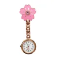 Bella orologio da infermiera con fiore di ciliegio rosa e tasca al quarzo brillante. - Rosa