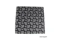 Detailansicht des klassischen schwarz-weißen Paisley-Einstecktuchs mit feiner Textur. - PSTY701#P