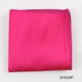 Close-up van roze polyester pochet, gladde stofstructuur en een netjes afgewerkte rand. - XH43#P