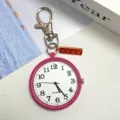 Leuke roze kwarts zakhorloge met sleutelhanger clip en gelukshanger voor studenten. - Karabijnhaak Rozerood