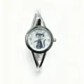 Montre quartz bracelet jonc argenté avec un charmant cadran chat noir pour femmes. - Modèle Chat / Argent