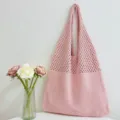 Rosa gehäkelte Schultertasche, bequeme und modische Freizeittasche für den Alltag. - Hellrosa