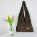 Dunkelbraune geflochtene Schultertasche mit lochmuster Stricktasche für Damen Alltag. - Gestrickter Hohlblatt-Stil (z274) / Kaffeebraun