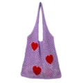 Lila gestrickte Tote-Tasche mit rotem Herzmuster, Häkel-Netz-Schultertasche für Damen. - Lila