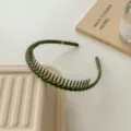 Serre-tête tressé unicolore vert foncé avec dents pour lavage du visage et coiffure quotidienne. - Chaîne Torsadée / Vert Tressé
