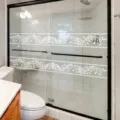 Λευκό αυτοκόλλητο τζαμιού με λουλούδια δαντέλας, διακοσμητική ταινία για γυάλινη πόρτα. - CJT2003 / 5M