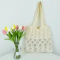 Beige Strick Tote Tasche Detailansicht, lässige ausgehöhlte Umhängetasche, stilvolle Handtasche. - Aprikose