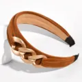 Brauner Samt-Haarreif Detail mit einer klobigen goldenen Kette für den täglichen Look. - Dunkelbraun